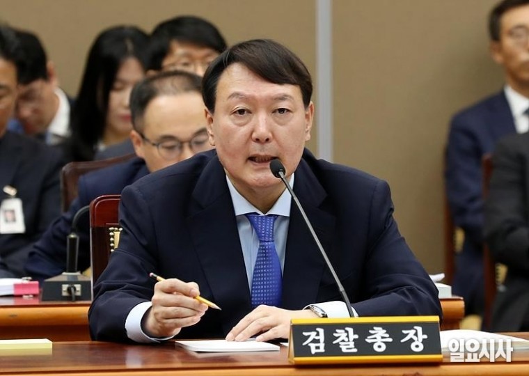 지난 2019년, 국회 국정감사 당시 증인으로 출석해 의원들의 질의에 답변 중인 윤석열 검찰총장