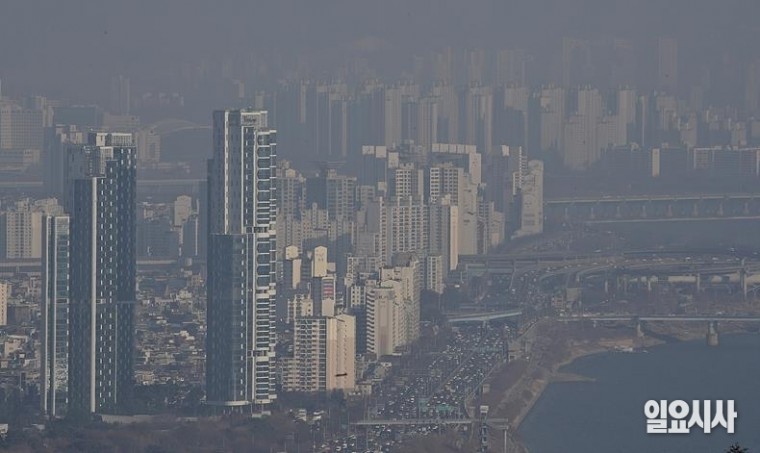 서울 및 수도권의 집값이 천정부지로 치솟고 있는 가운데 차기 대선에서도 부동산 정책이 주요 공약으로 떠오를 것으로 전망된다. ⓒ고성준 기자