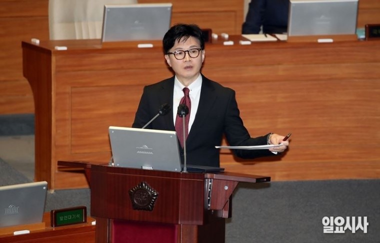 지난 6일, 서울 여의도 국회 본회의장서 열린 국회 대정부질문에 출석한 한동훈 법무부 장관이 의원들의 질의에 답변하고 있다. ⓒ고성준 기자