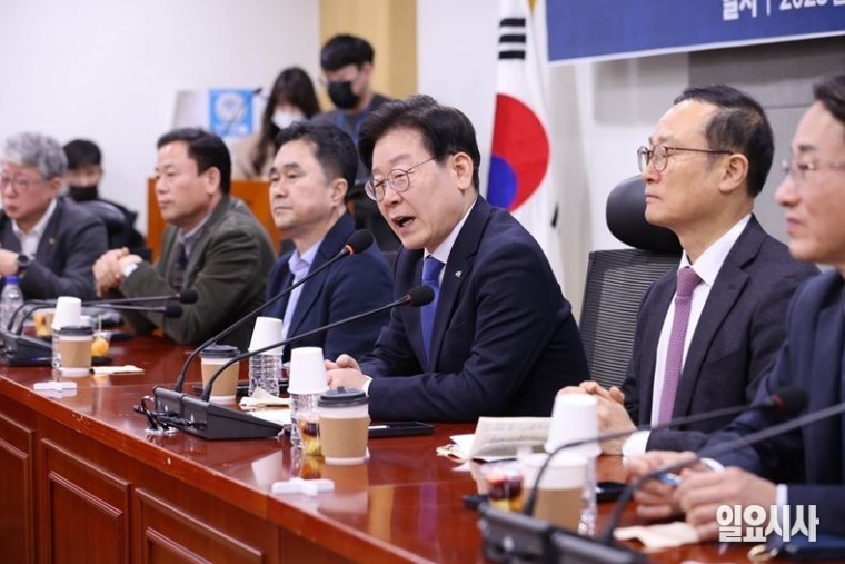 지난달 31일, 서울 여의도 국회서 열린 민주당의 길 공부 모임에 참석해 축사하고 있는 이재명 더불어민주당 대표 ⓒ고성준 기자