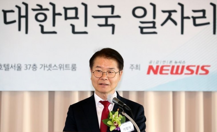 지난달 24일, 이정식 고용노동부 장관이 대한민국 일자리 대상 시상식에 참석해 축사를 하고 있다. ⓒ뉴시스